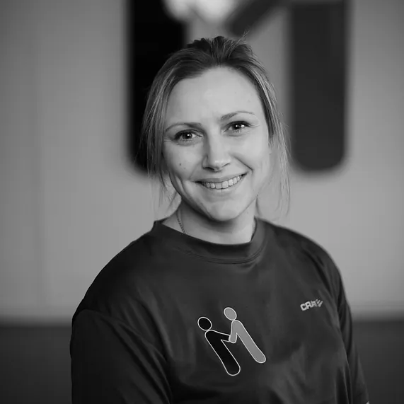 Sort hvitt bilde av kvinne